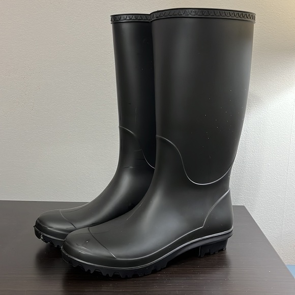 UGG Rain Boots - Picture 3 of 7